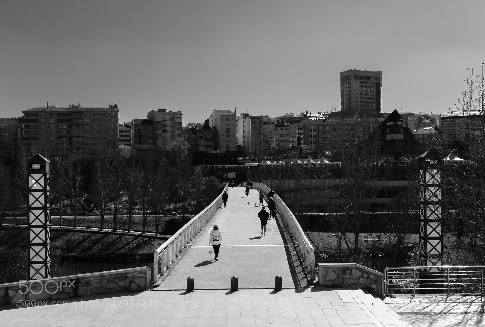 Fujifilm X100F sample photo. La pasarela. photography