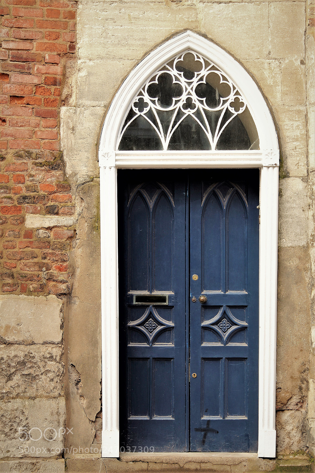 Canon EOS 650D (EOS Rebel T4i / EOS Kiss X6i) sample photo. Gothic blue door photography