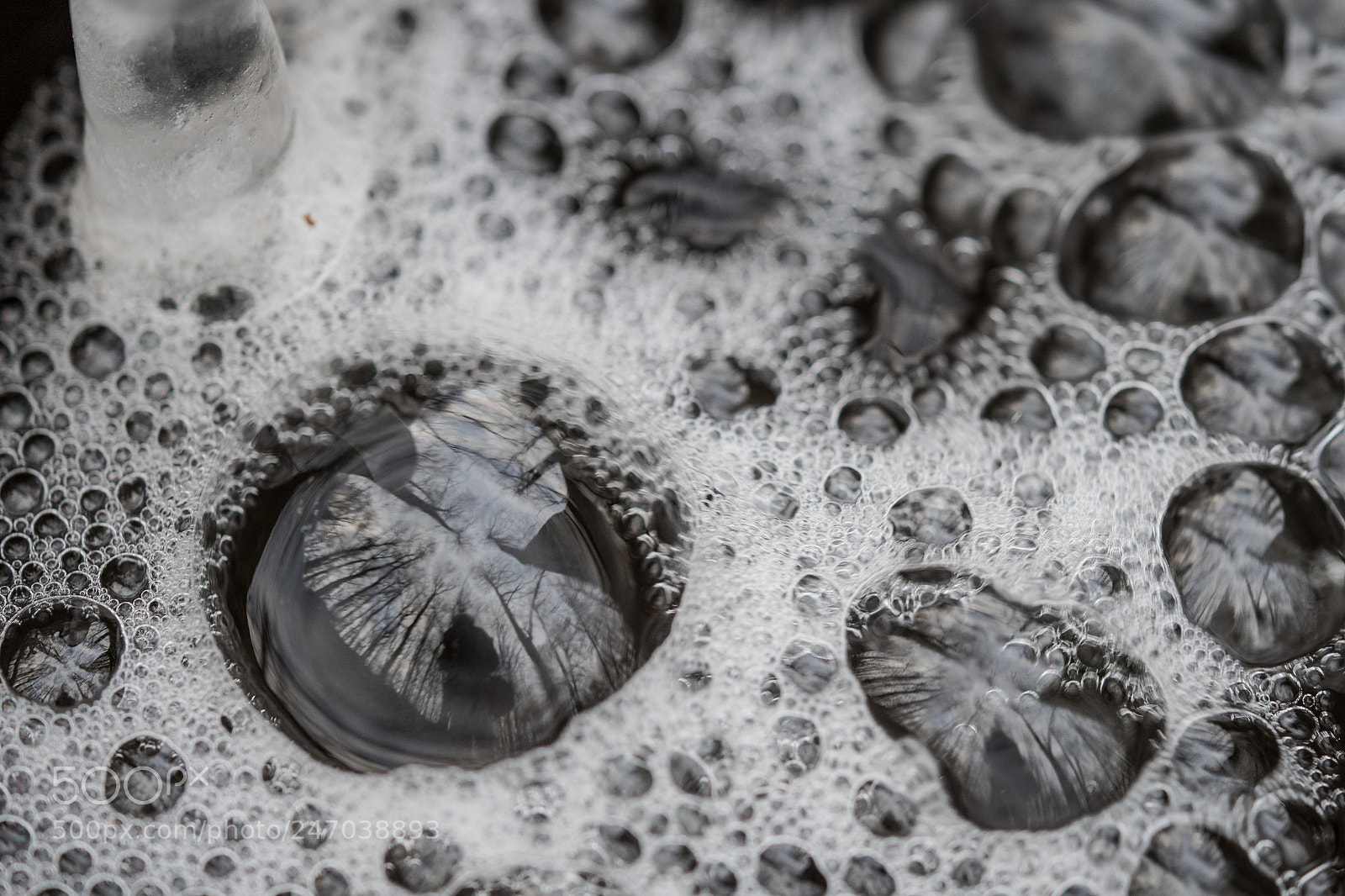 Olympus OM-D E-M1 Mark II sample photo. Bubbles photography