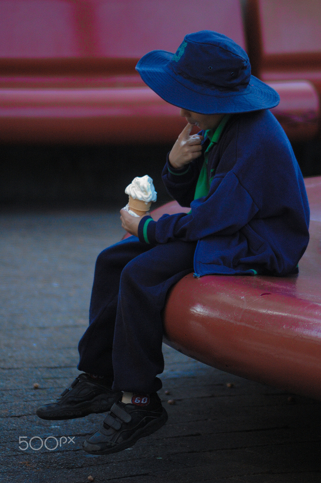 Nikon D70 + AF Zoom-Nikkor 70-300mm f/4-5.6D ED sample photo. Ice cream kid photography