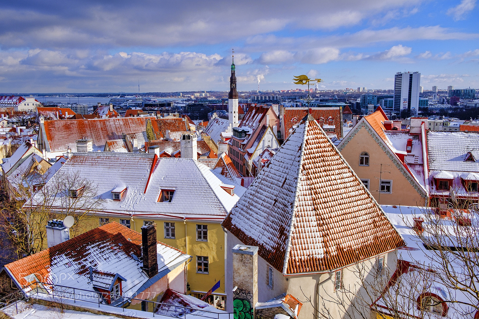 Fujifilm X-T20 sample photo. Snowy rooftops of old photography