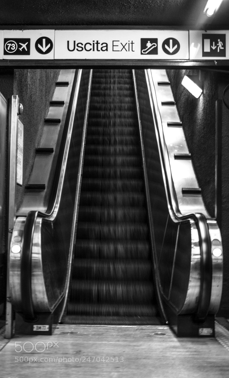 Canon EOS 1200D (EOS Rebel T5 / EOS Kiss X70 / EOS Hi) sample photo. Staircase underground photography