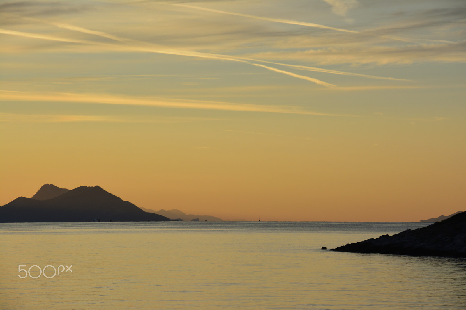 Nikon D5200 + Sigma 18-200mm F3.5-6.3 II DC OS HSM sample photo. Morning at adriatic sea photography