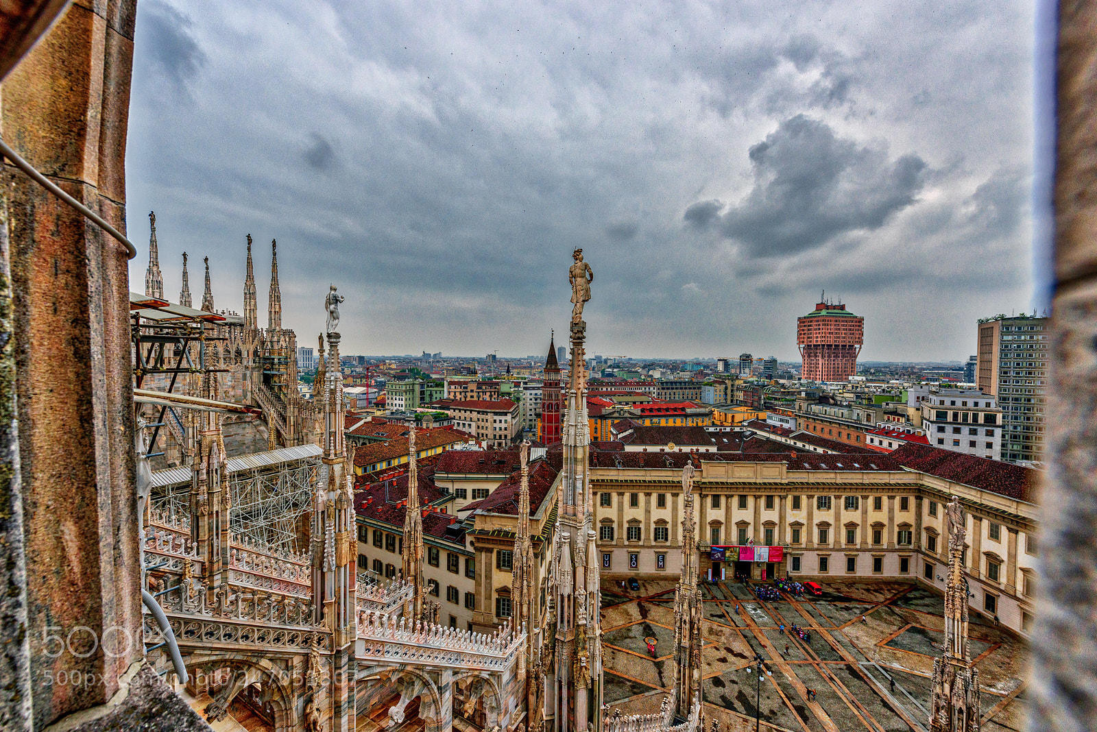 Nikon D810 sample photo. Greeting from duomo roof photography