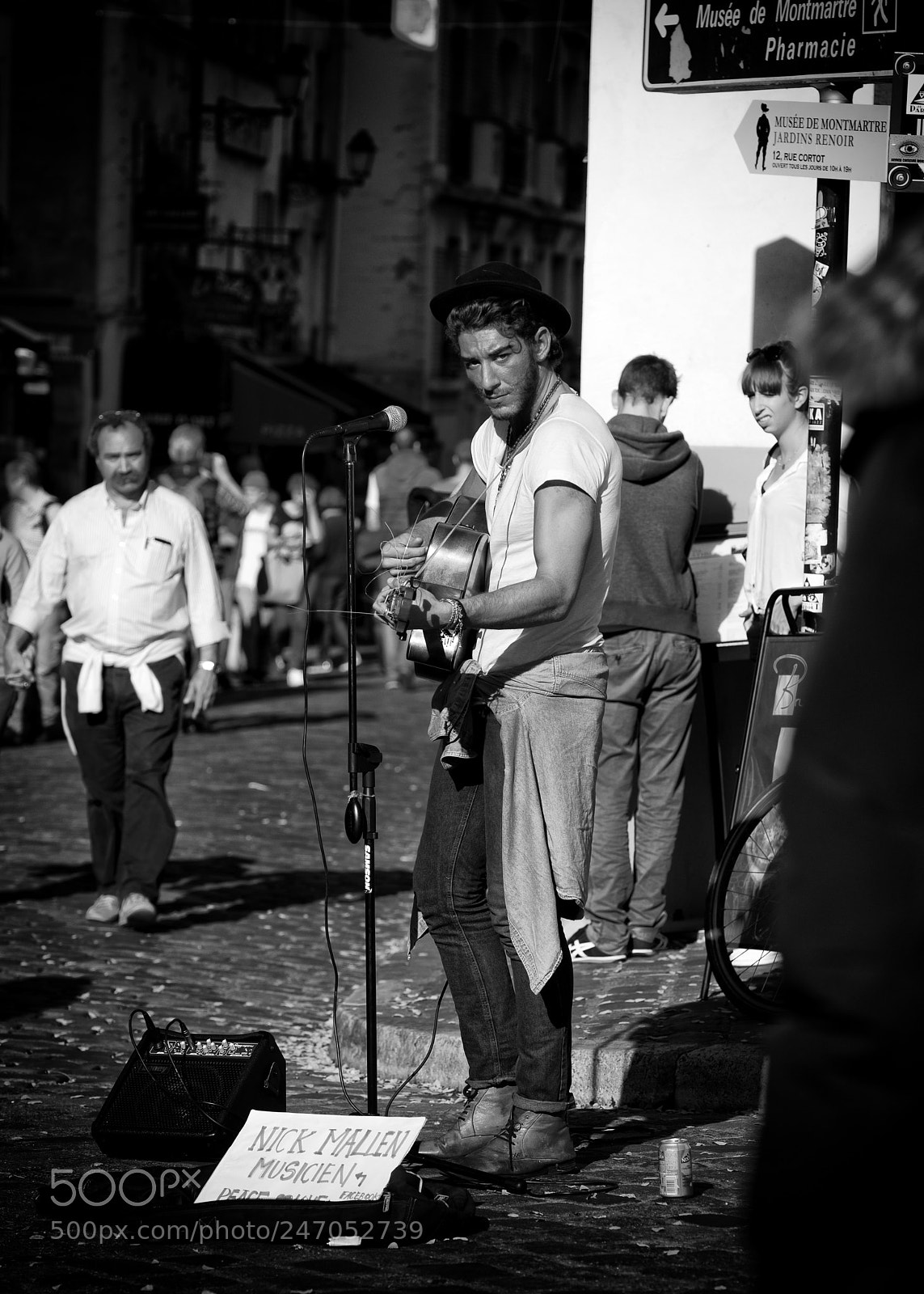 Nikon D800 sample photo. Montmartre musicien photography