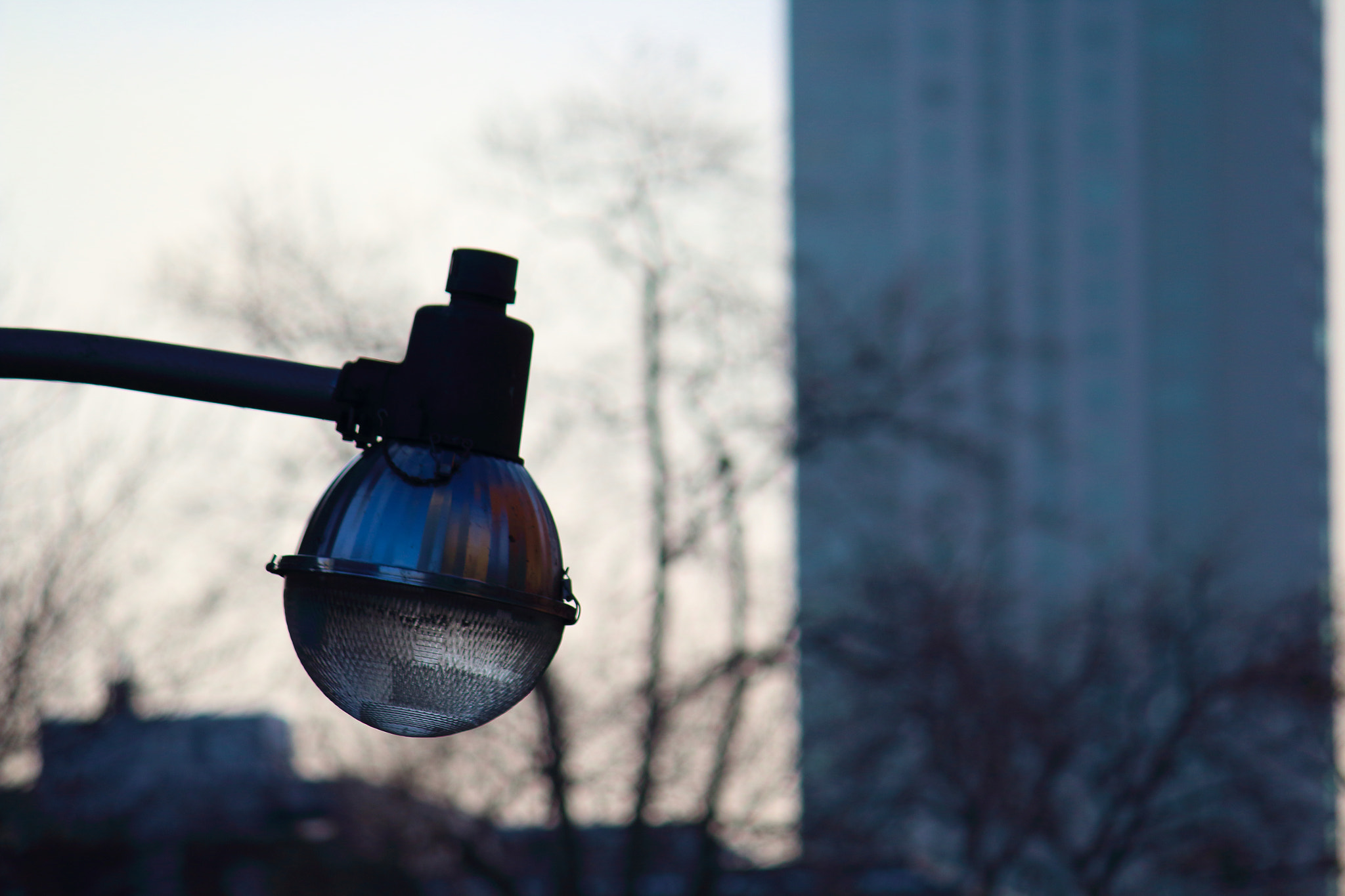 Canon EF-S 55-250mm F4-5.6 IS II sample photo. Street lamp in morning photography
