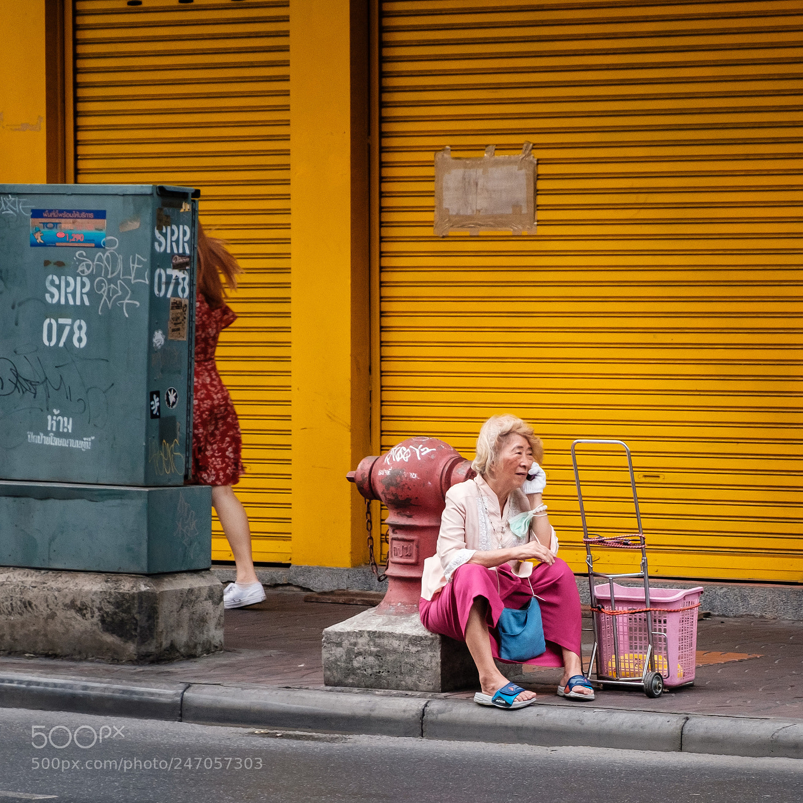 Fujifilm X-T2 sample photo. Waiting for the call photography