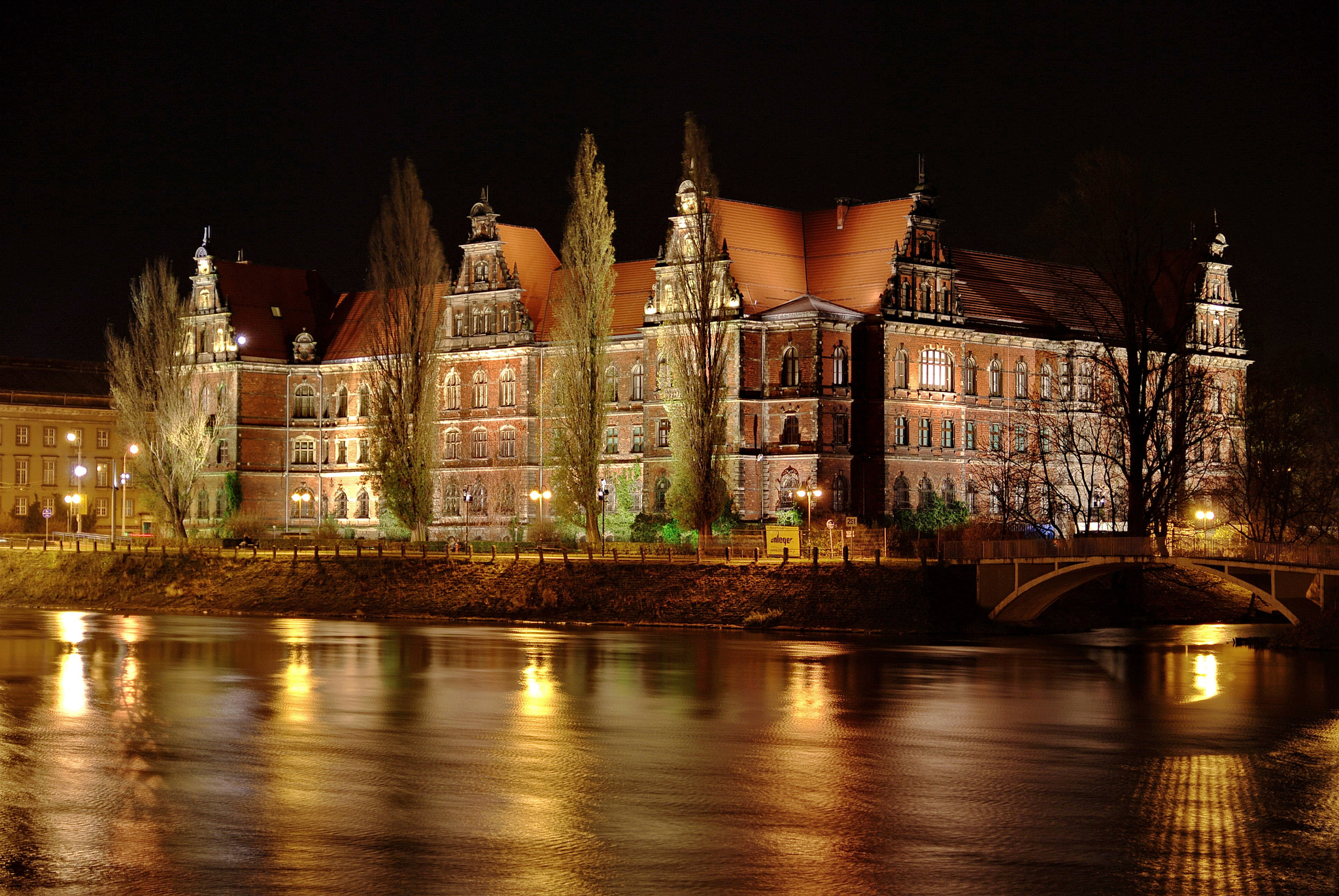 Samsung GX-20 sample photo. National museum in wroclaw. poland photography