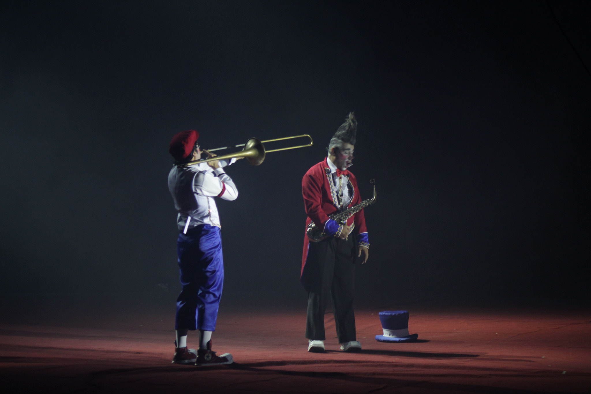 Canon EOS 700D (EOS Rebel T5i / EOS Kiss X7i) + EF75-300mm f/4-5.6 sample photo. Circus clowns photography