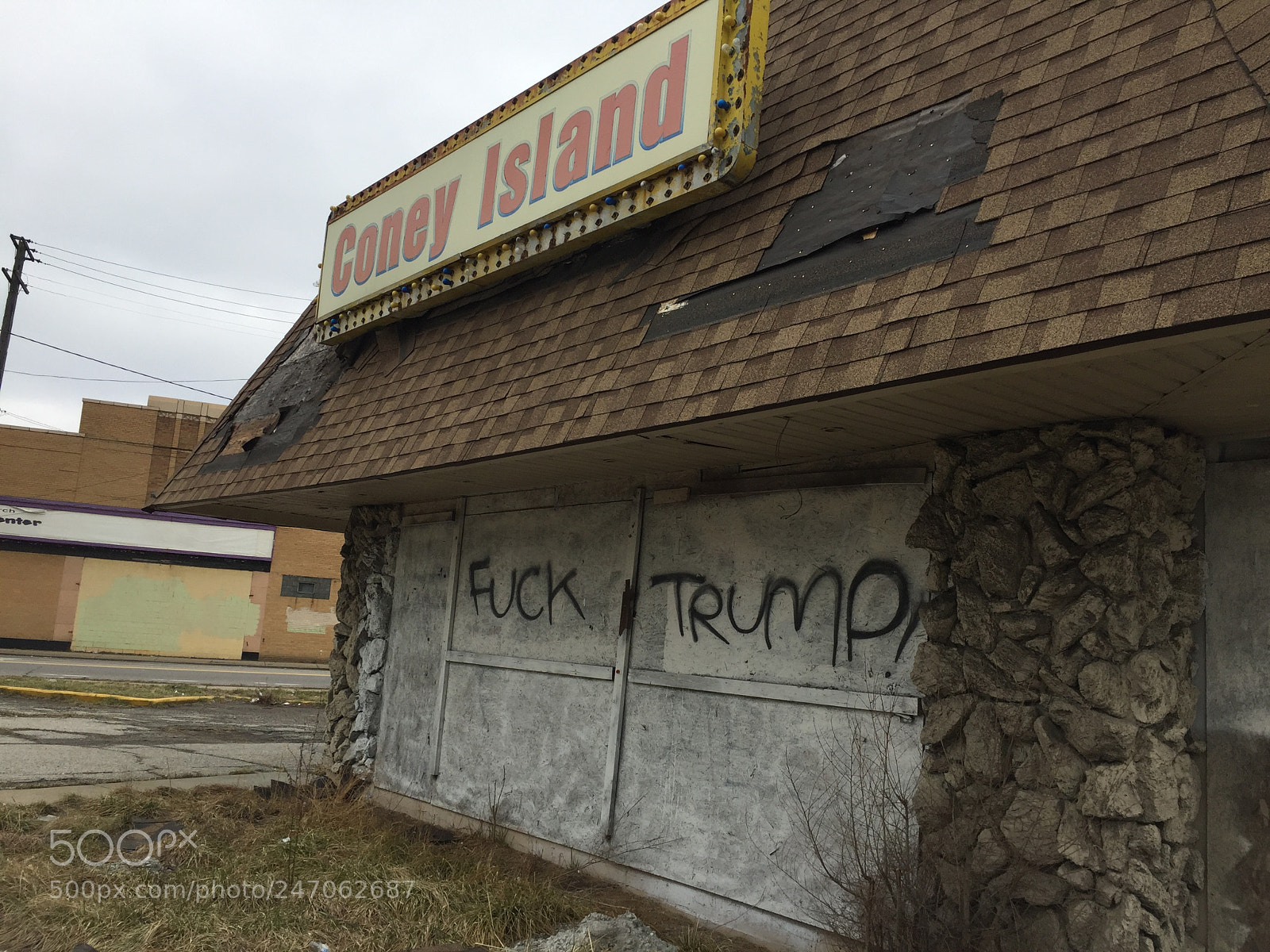 Apple iPhone 6 sample photo. Abandoned coney island. detroit photography