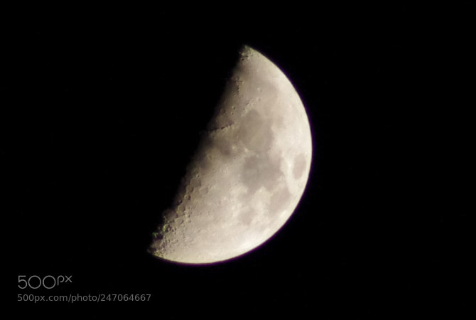 Pentax K-x sample photo. Moon haf photography