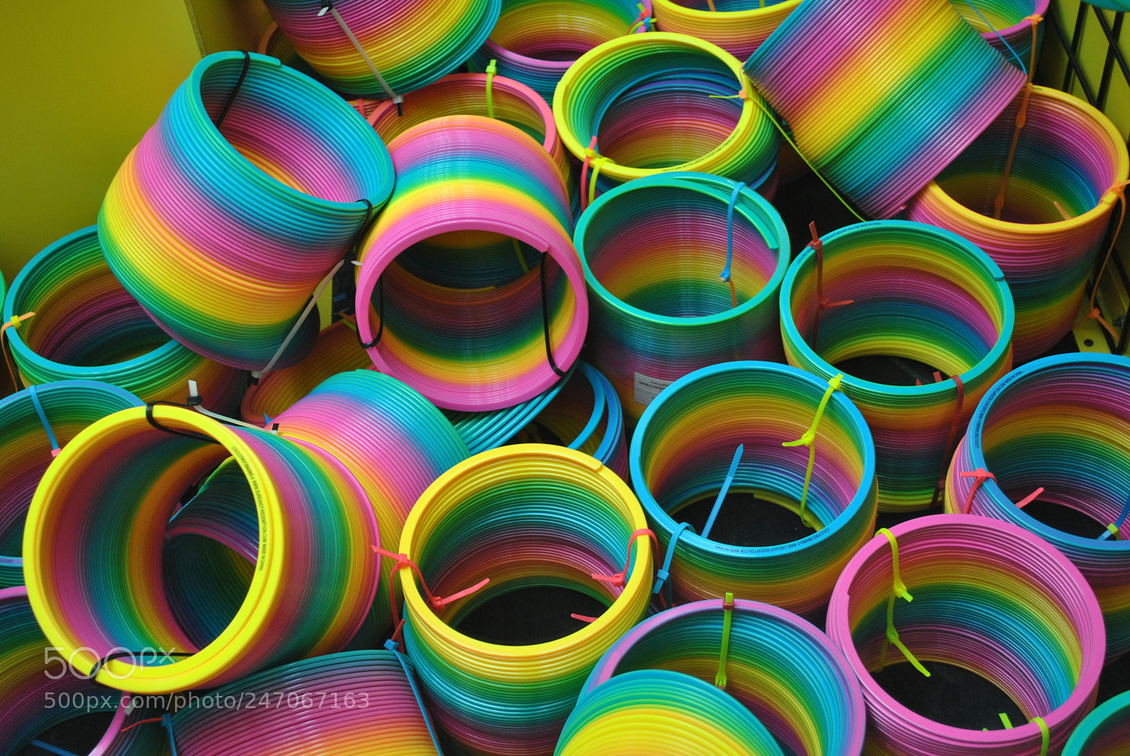 Nikon D3000 sample photo. "rainbow helter skelter" photography