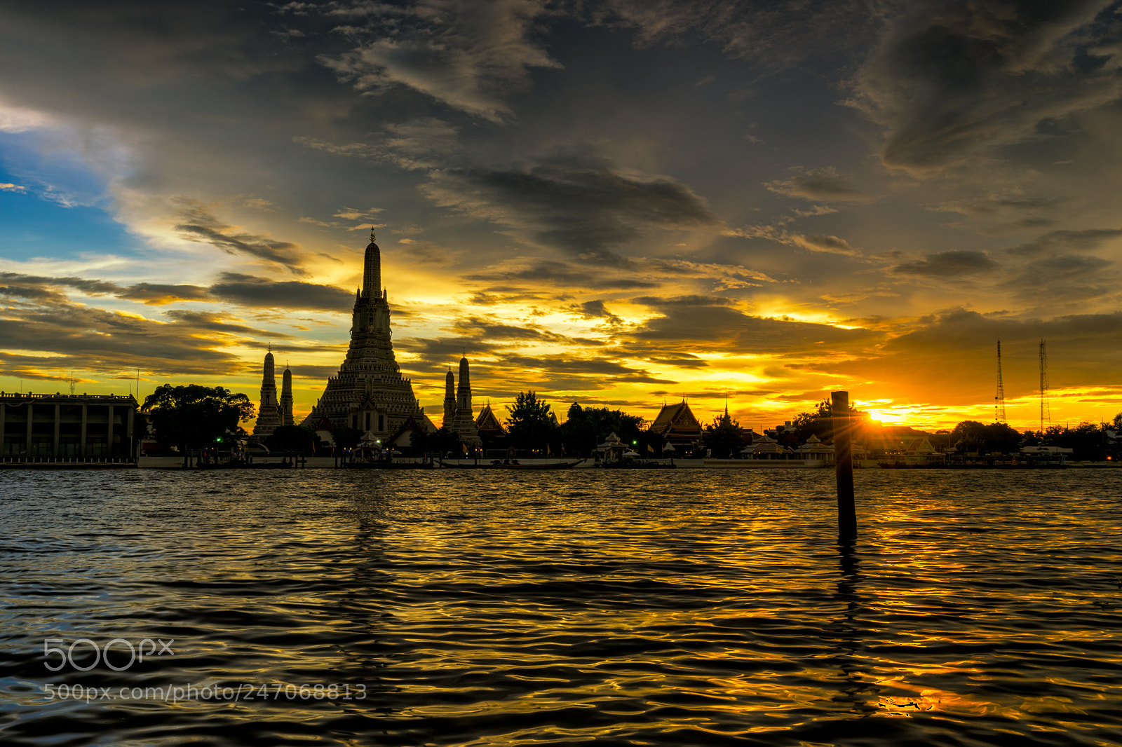 Sony a7 sample photo. Wat arun temple in photography