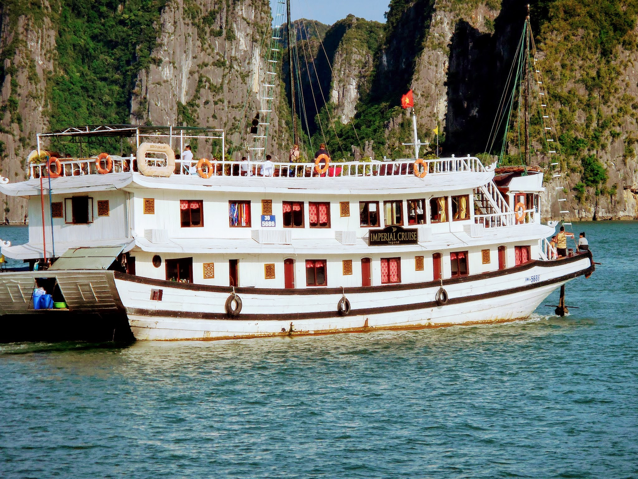 Nikon Coolpix S5300 sample photo. Halong bay vietnam photography