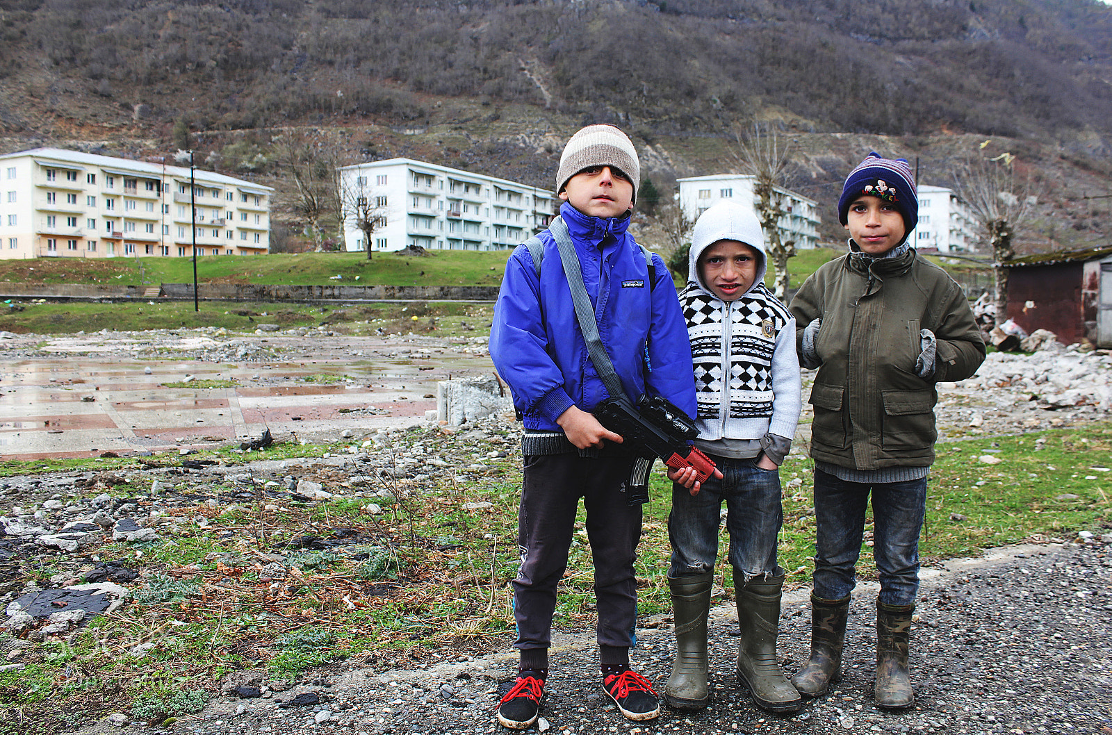 Canon EOS 550D (EOS Rebel T2i / EOS Kiss X4) sample photo. Children of war photography