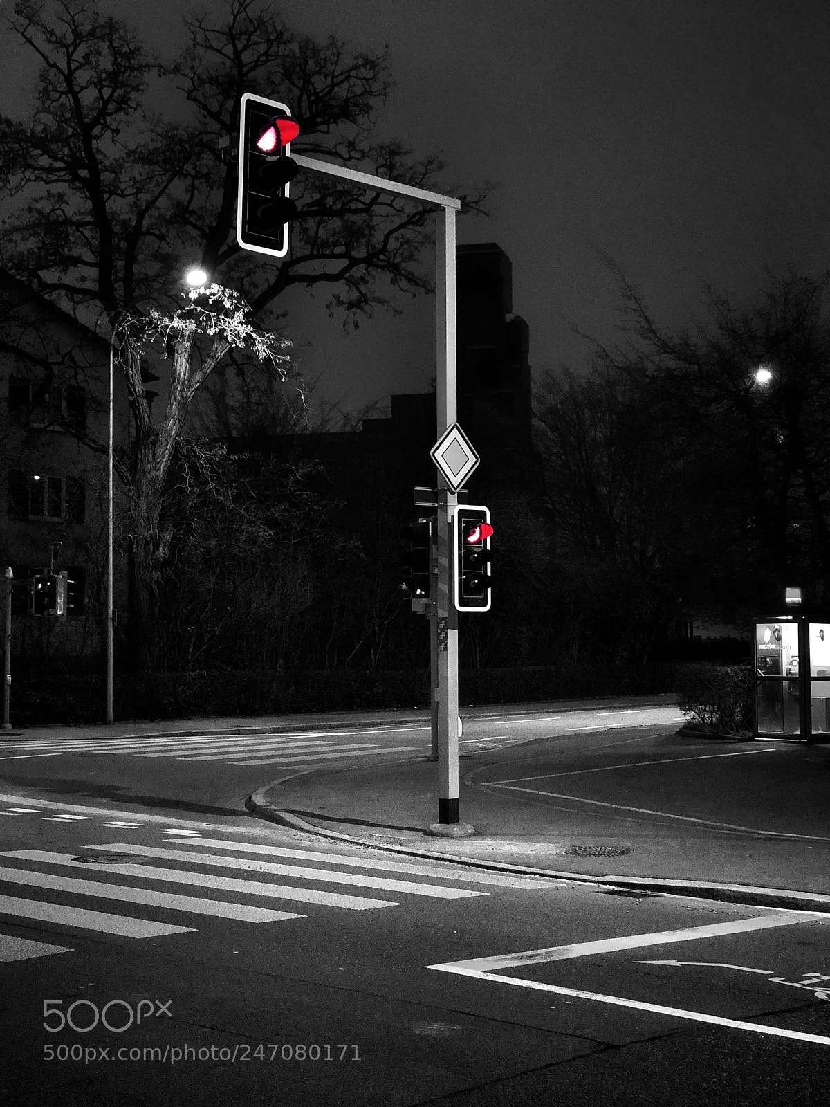 Apple iPhone X sample photo. Red light 7am photography