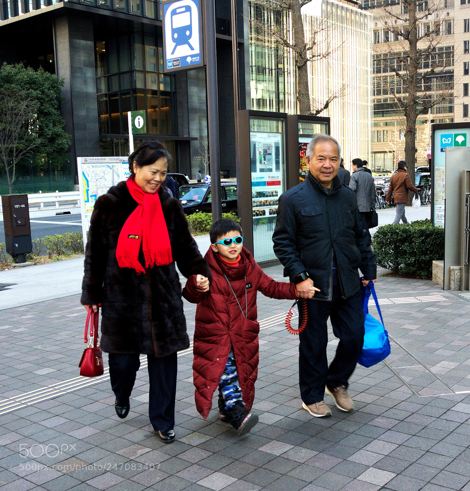 Nikon 1 V1 sample photo. Buddies and grandfathers, grandma. photography