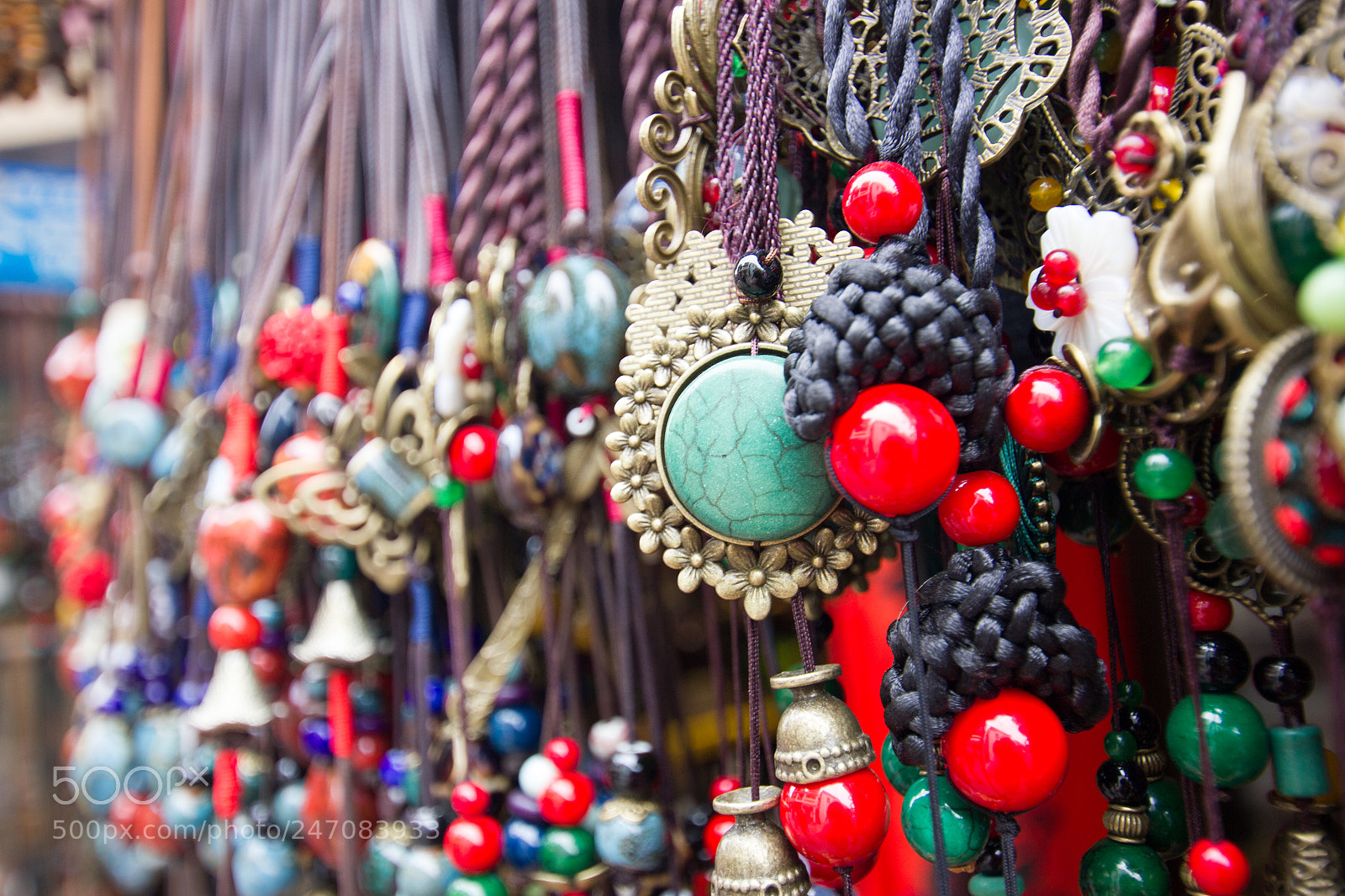 Canon EOS 550D (EOS Rebel T2i / EOS Kiss X4) sample photo. Ornamental necklace photography