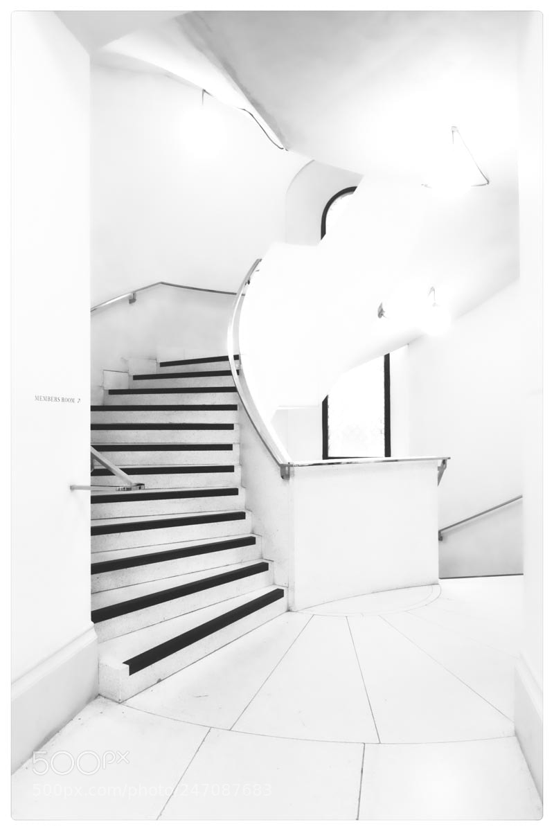 Sony DSC-RX100M5 sample photo. Stairs at the tate. photography