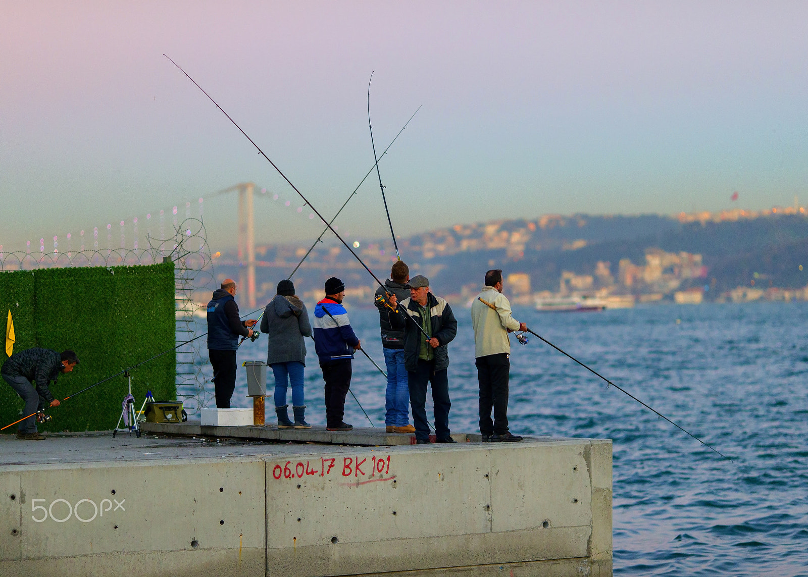 Canon EOS-1D C sample photo. Bosphorous fishermen photography