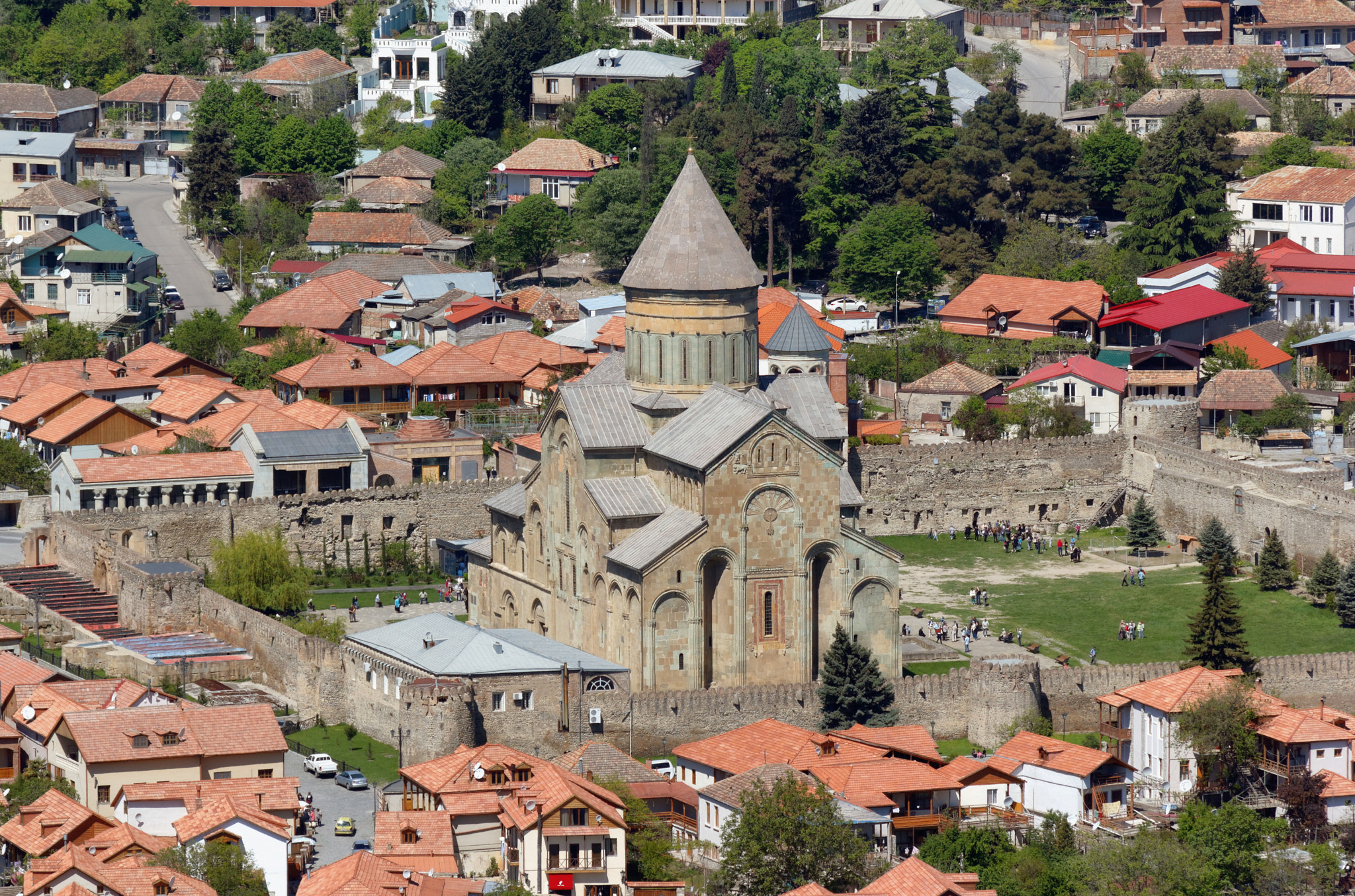 Canon EOS 550D (EOS Rebel T2i / EOS Kiss X4) + Sigma 50-200mm F4-5.6 DC OS HSM sample photo. Georgia. mtskheta. svetitskhoveli cathedral photography