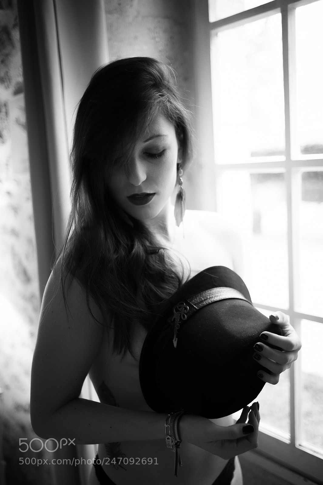 Nikon D4 sample photo. Elodie : hat pose n°2 photography