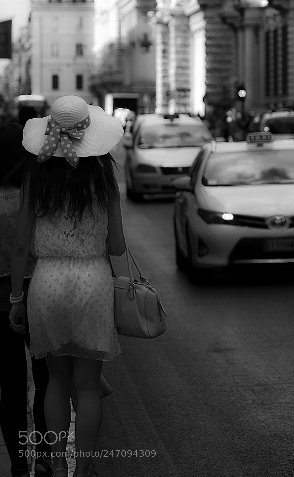 Leica V-Lux (Typ 114) sample photo. On the sidewalk photography