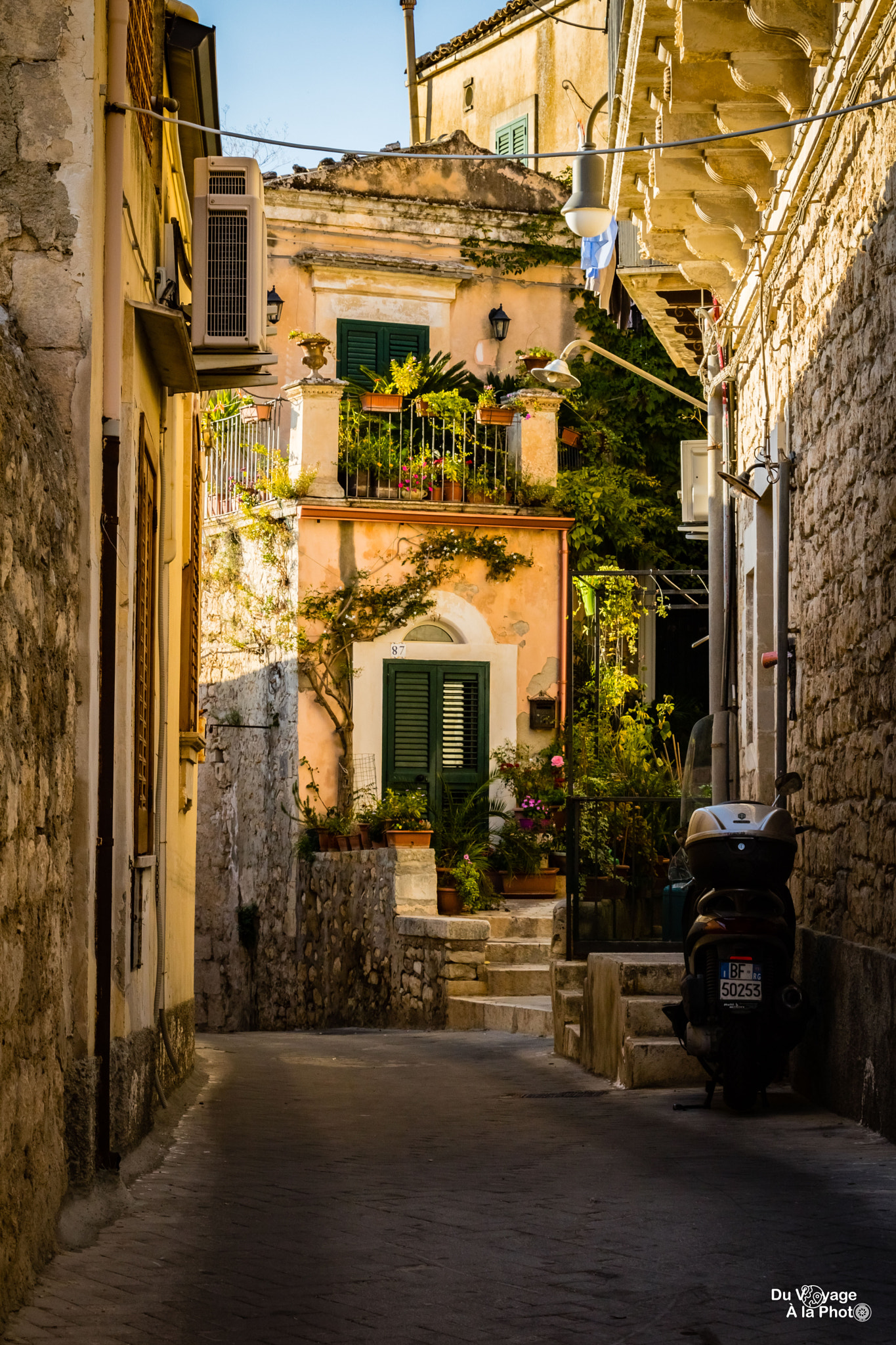 Canon EOS 760D (EOS Rebel T6s / EOS 8000D) sample photo. Streets of modica photography