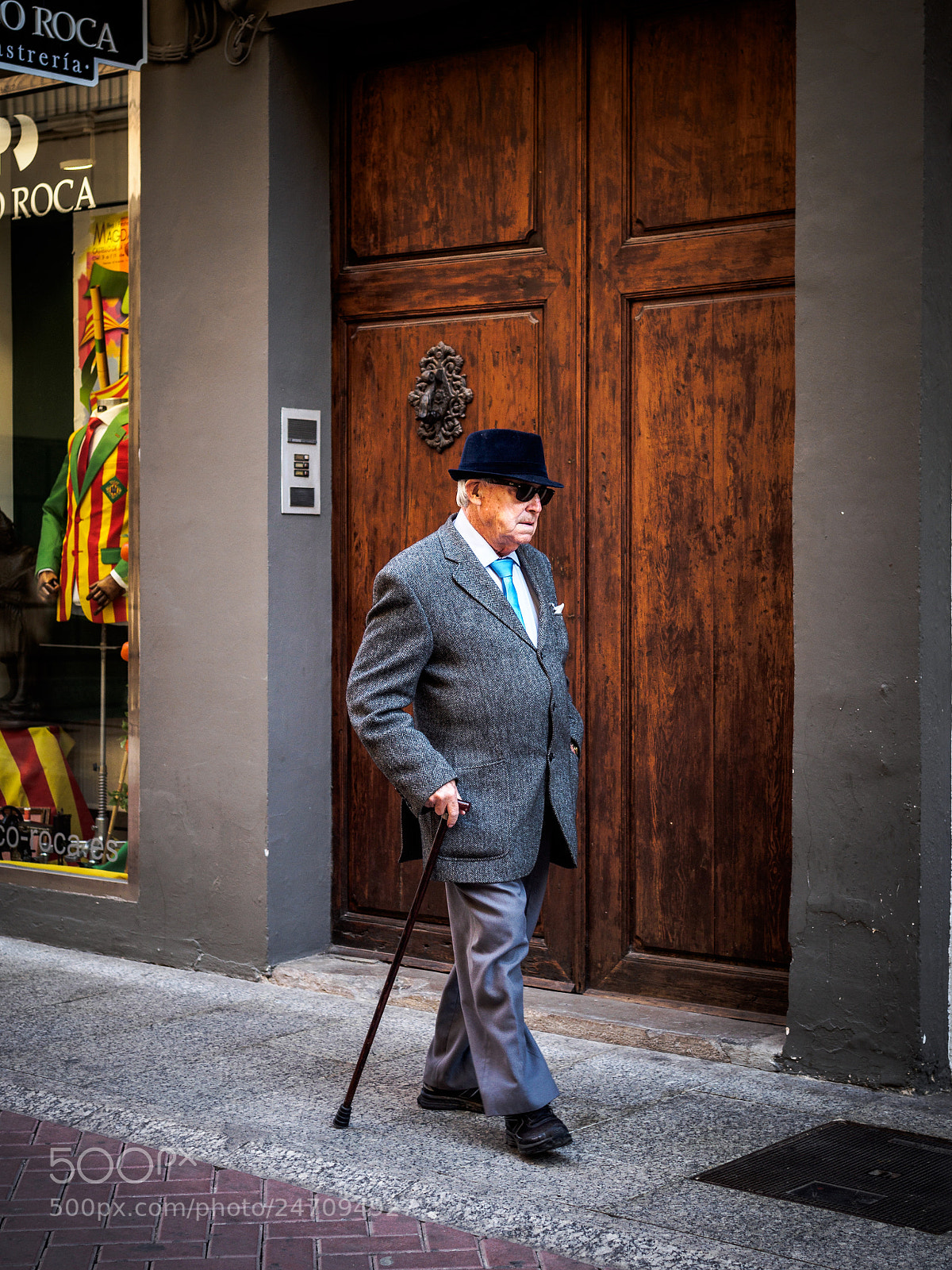 Olympus OM-D E-M10 II sample photo. Gentleman photography