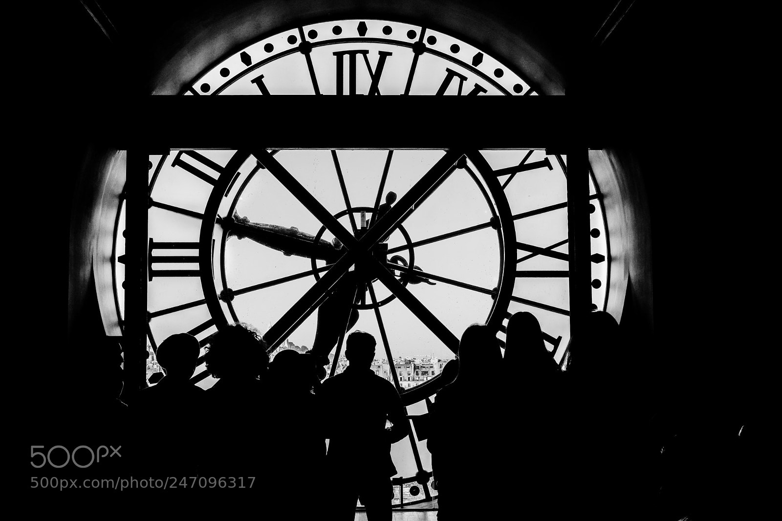 Fujifilm X-T20 sample photo. Silhouettes behind the clock photography