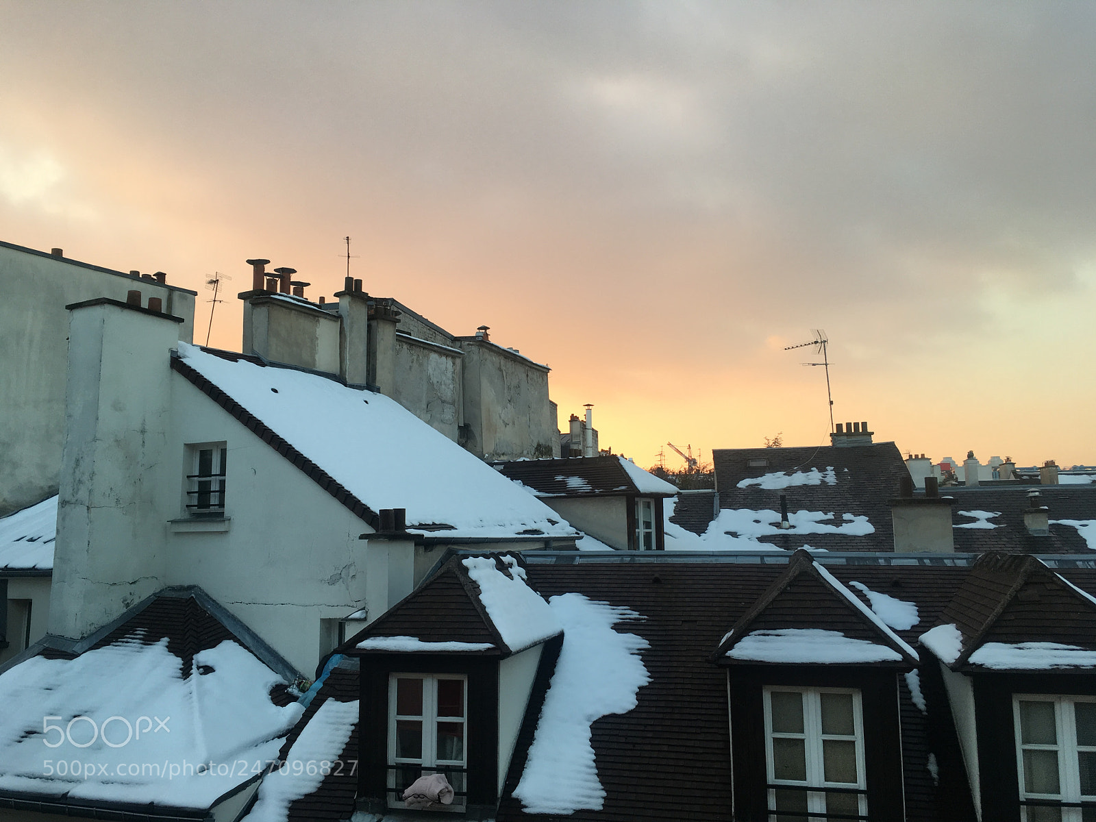 Apple iPhone SE sample photo. Paris roofs under the photography