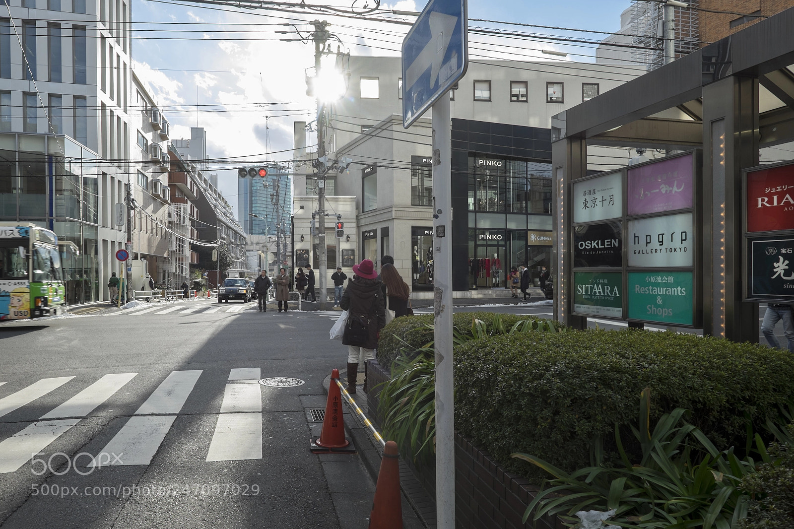 Fujifilm X-T1 sample photo. Tokyo.港区南青山　骨董通り photography