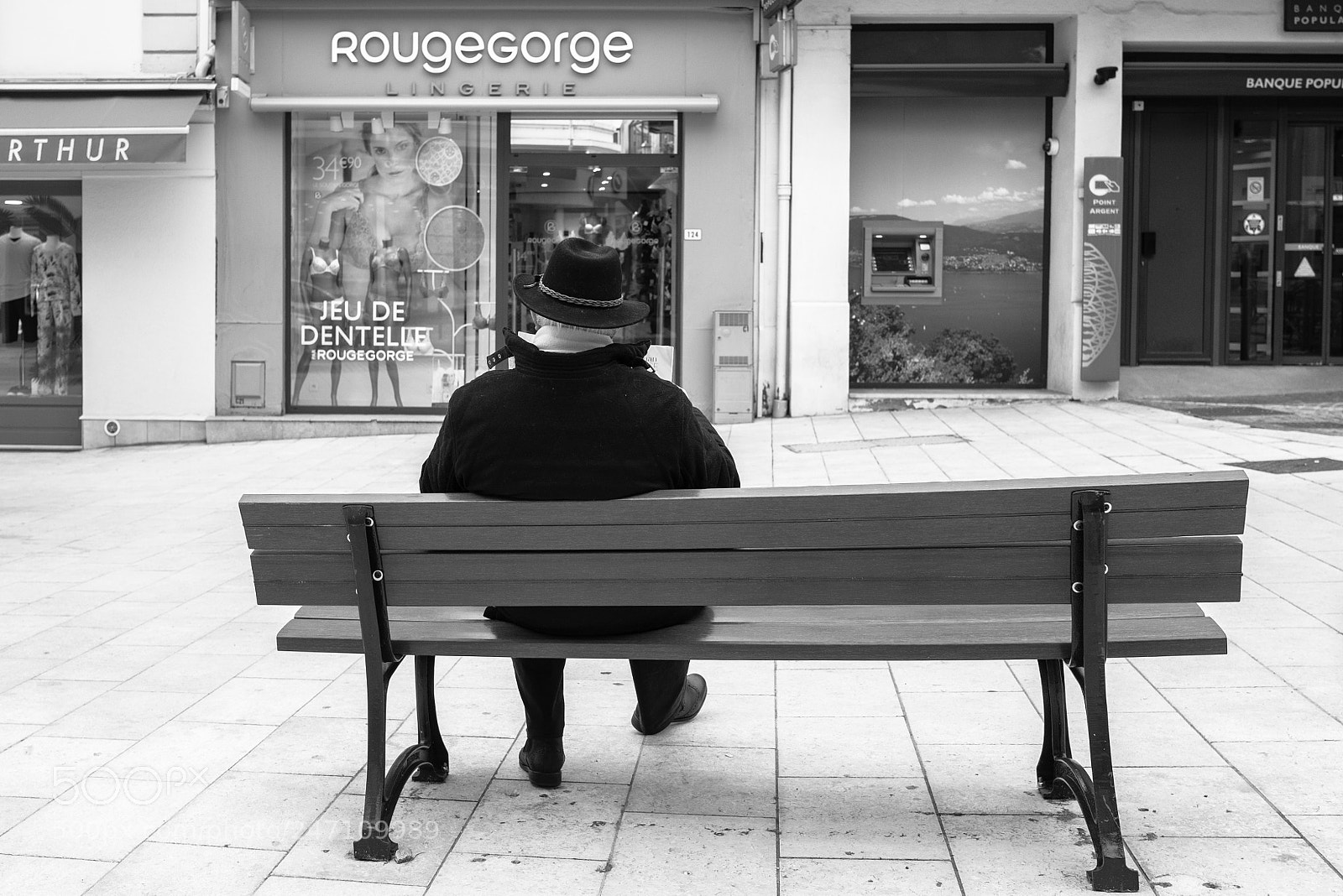 Leica Q (Typ 116) sample photo. Banc public photography