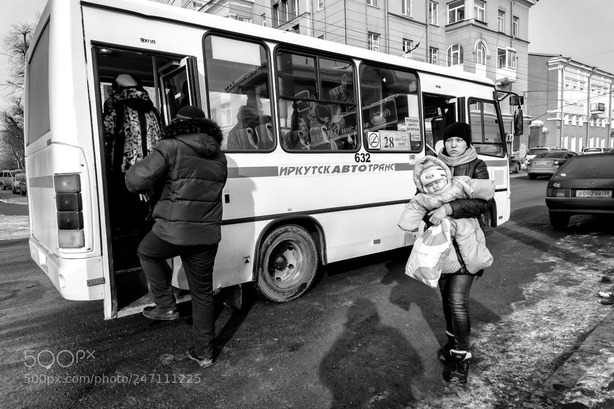 Sony Alpha NEX-5 sample photo. на остановке photography