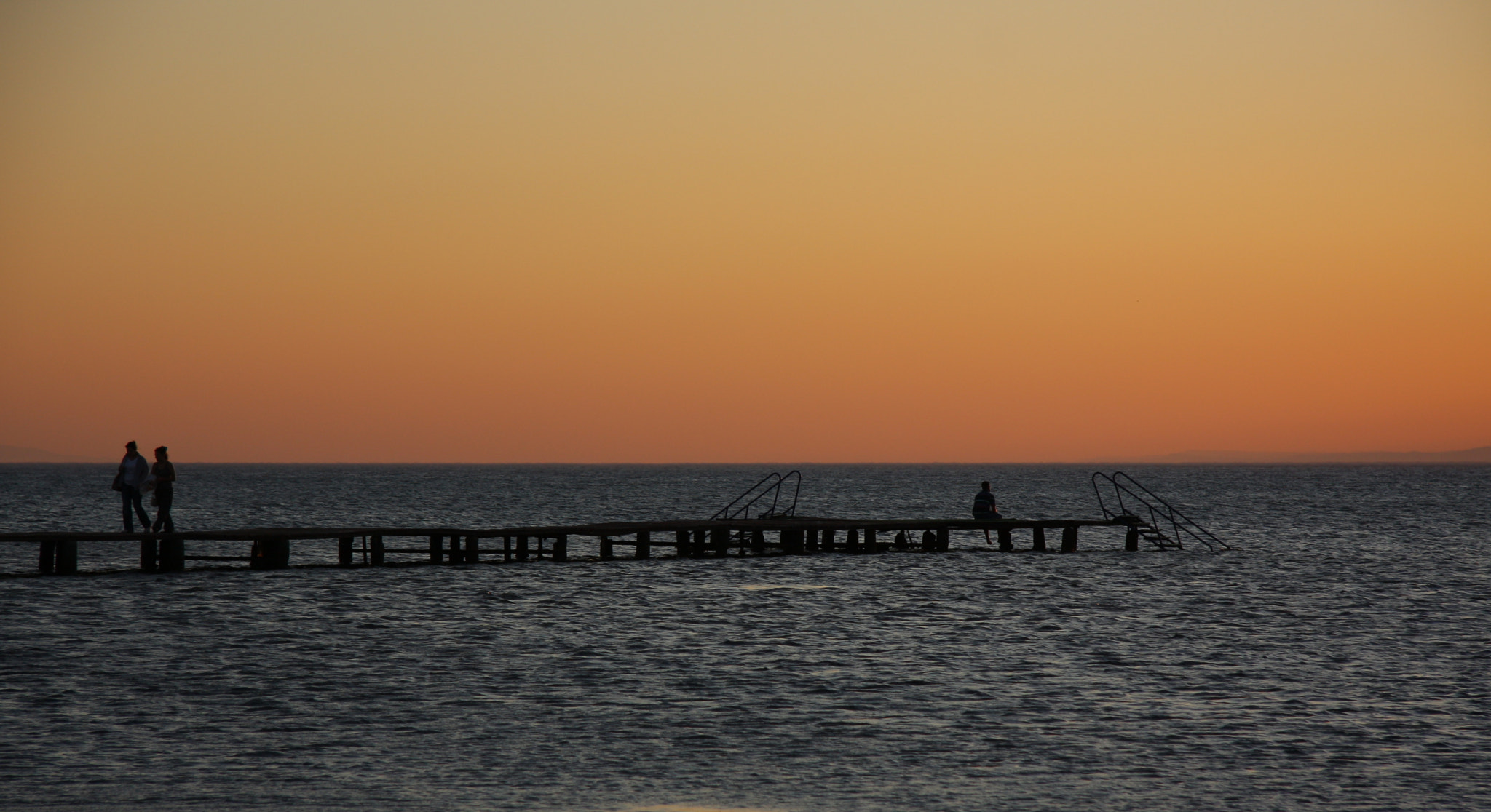 Canon EOS 40D + Canon EF-S 17-85mm F4-5.6 IS USM sample photo. Into the sea photography