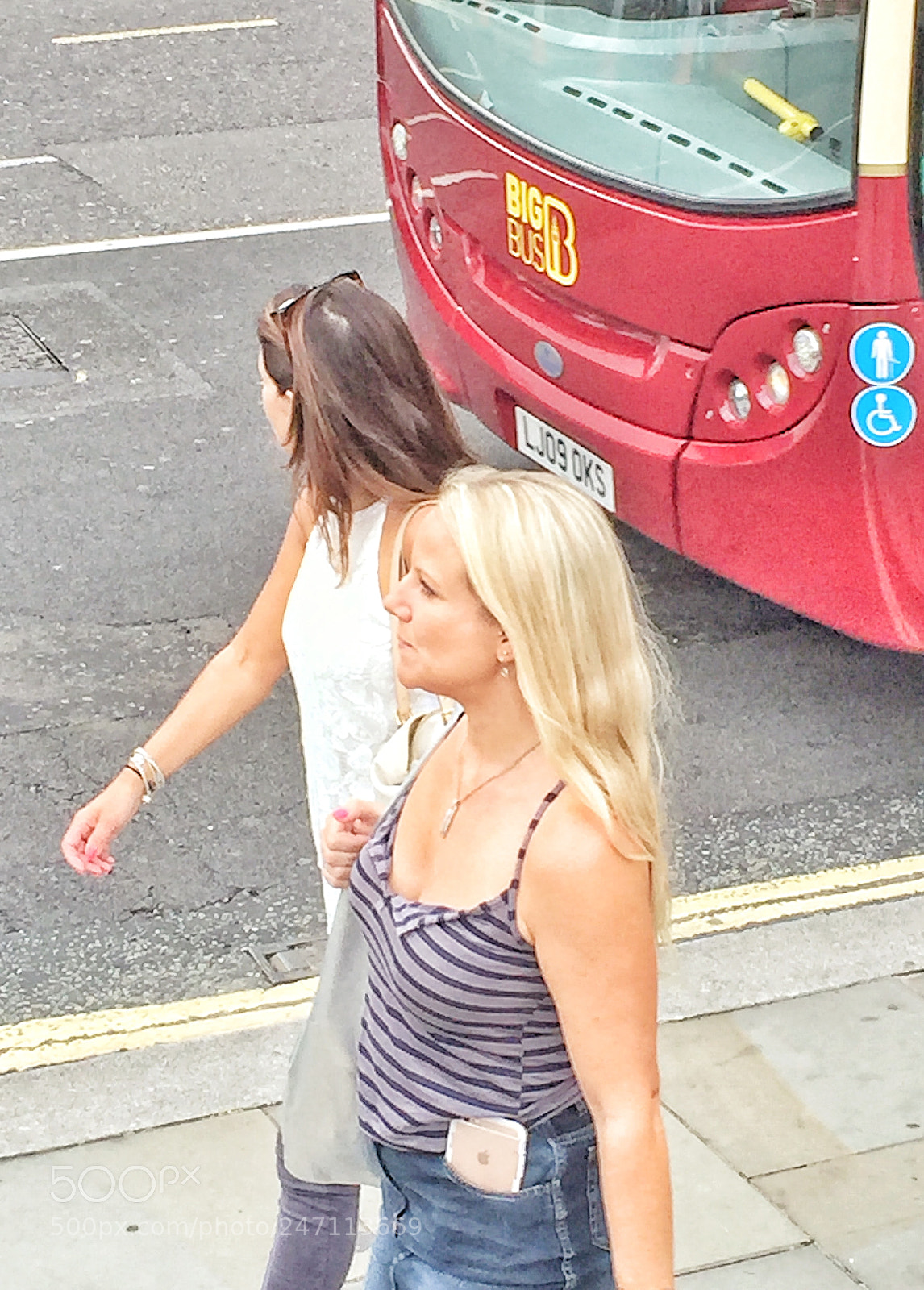 Apple iPhone 6 sample photo. Walking down the street photography