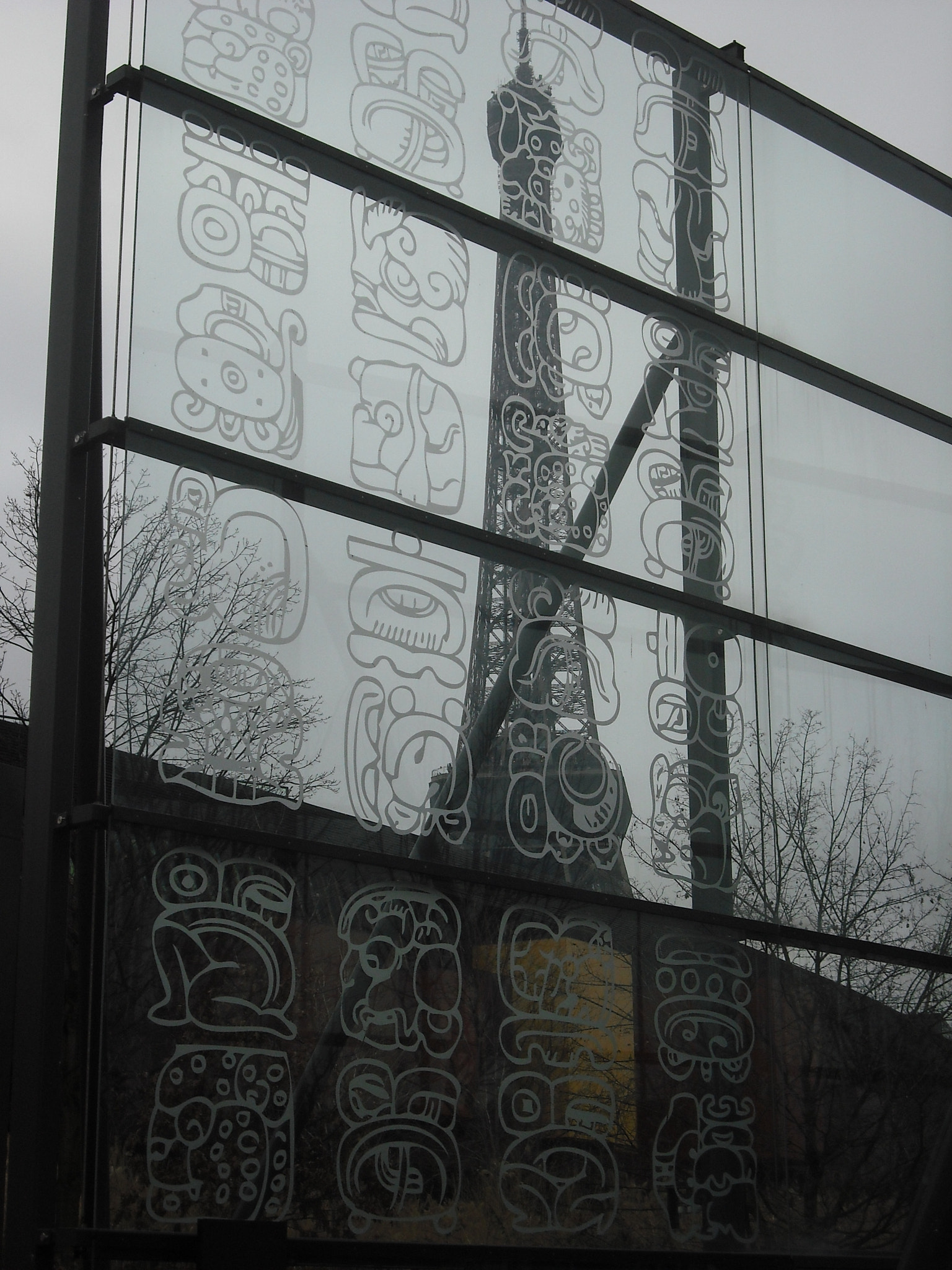 Fujifilm FinePix J10 sample photo. Eiffel tower from the quai branly museum photography