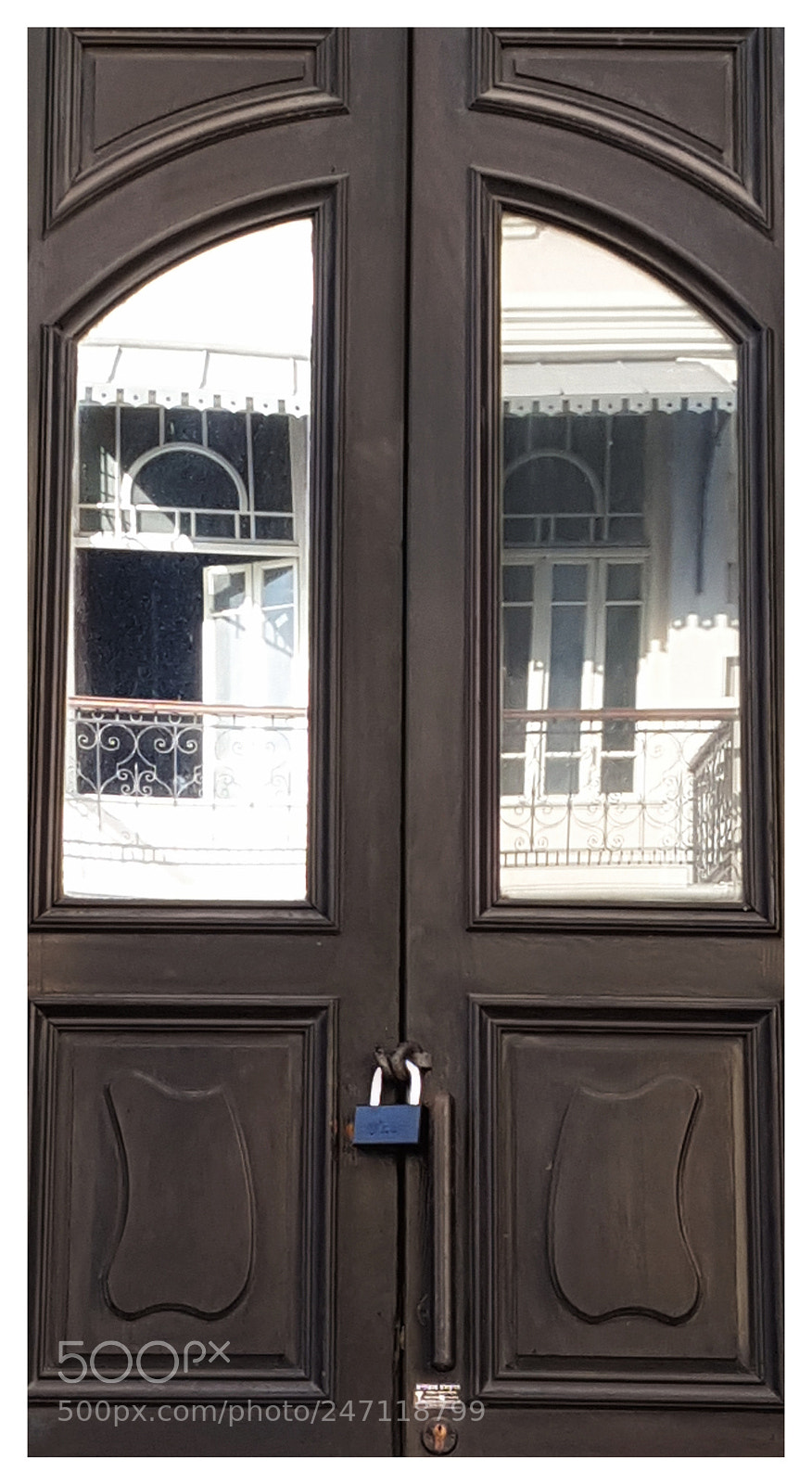 Samsung Galaxy S7 sample photo. Reflections of doors and photography