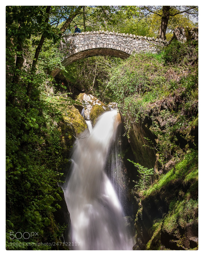 Nikon D3X sample photo. Waterfall in the lake photography