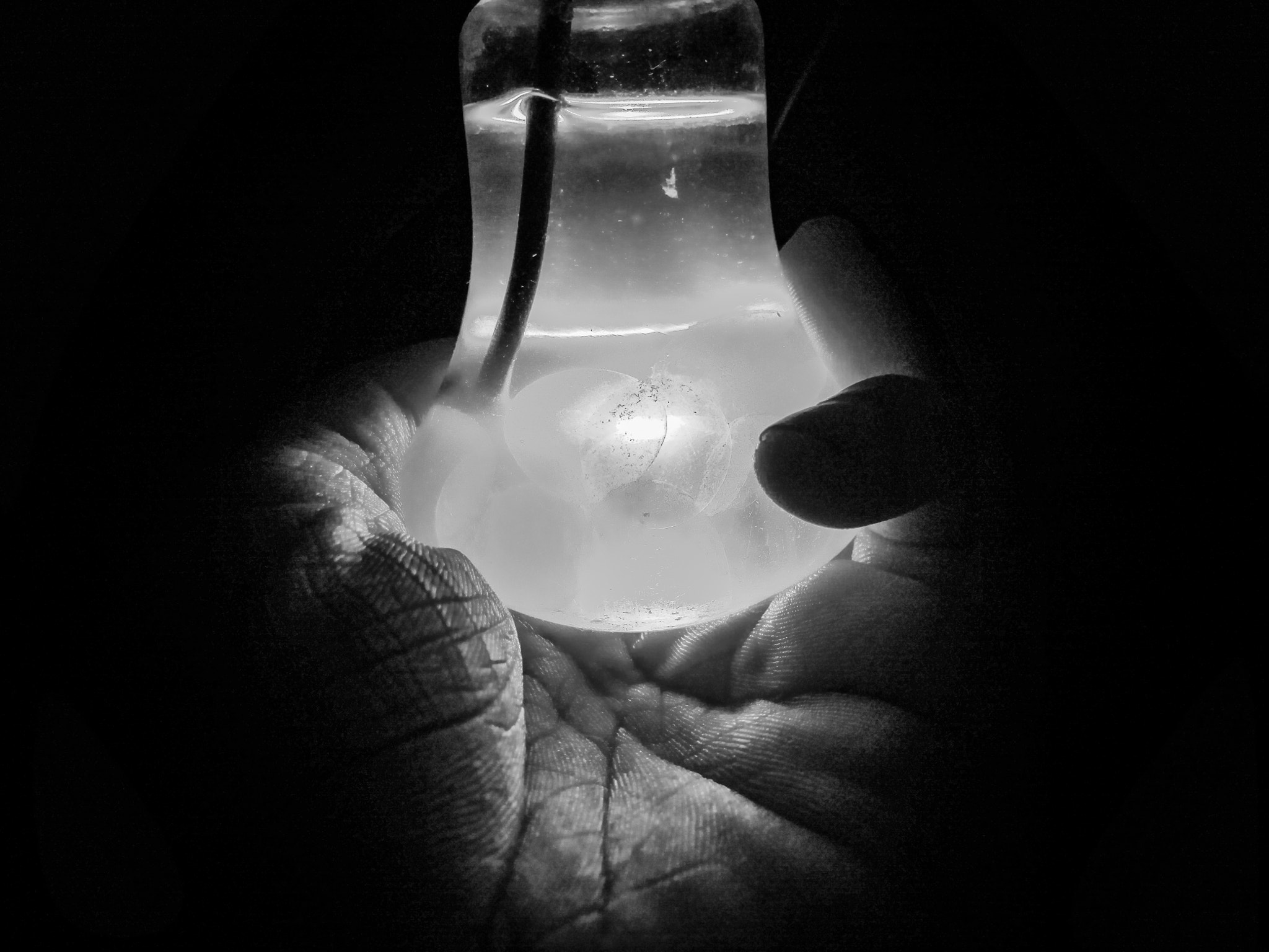 Symphony R100 sample photo. Magic hand photography