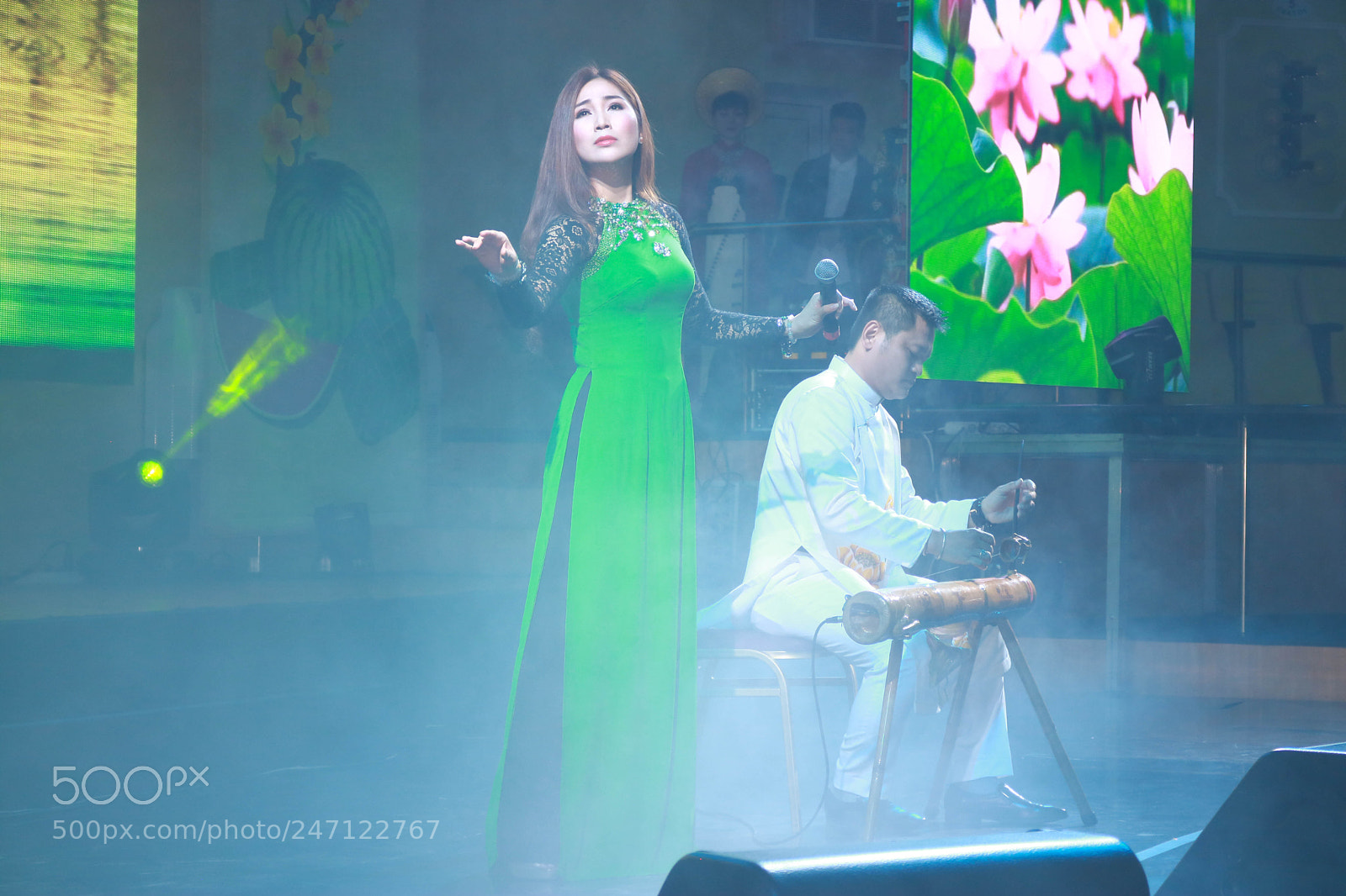 Canon EOS 760D (EOS Rebel T6s / EOS 8000D) sample photo. Vietnamese traditional costumes photography