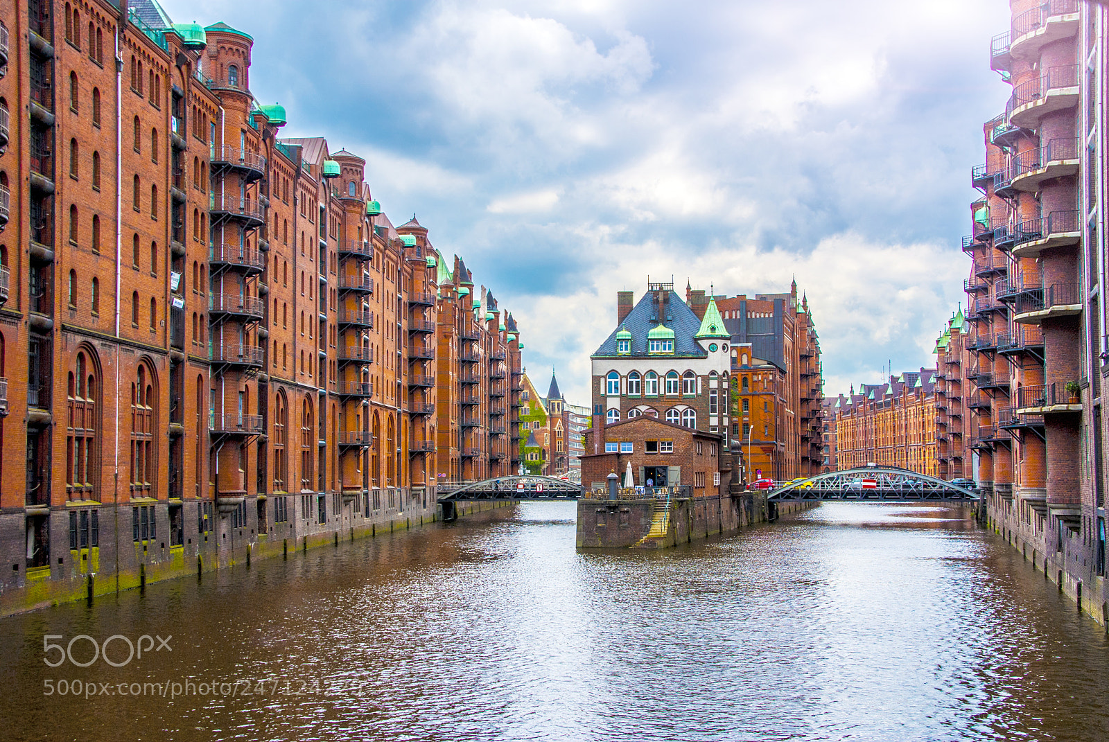Sony Alpha DSLR-A200 sample photo. Water castle in hamburg's photography