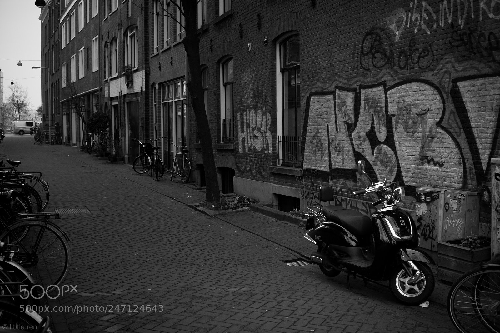 Fujifilm X-Pro2 sample photo. Scooter graffiti photography