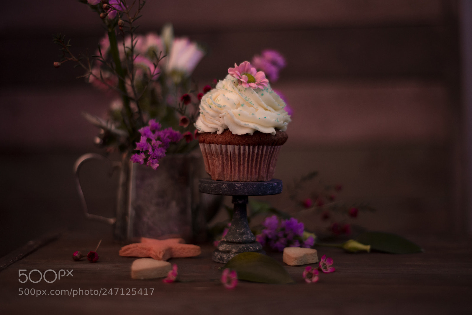 Nikon D610 sample photo. Beautiful cupcake with flowers photography