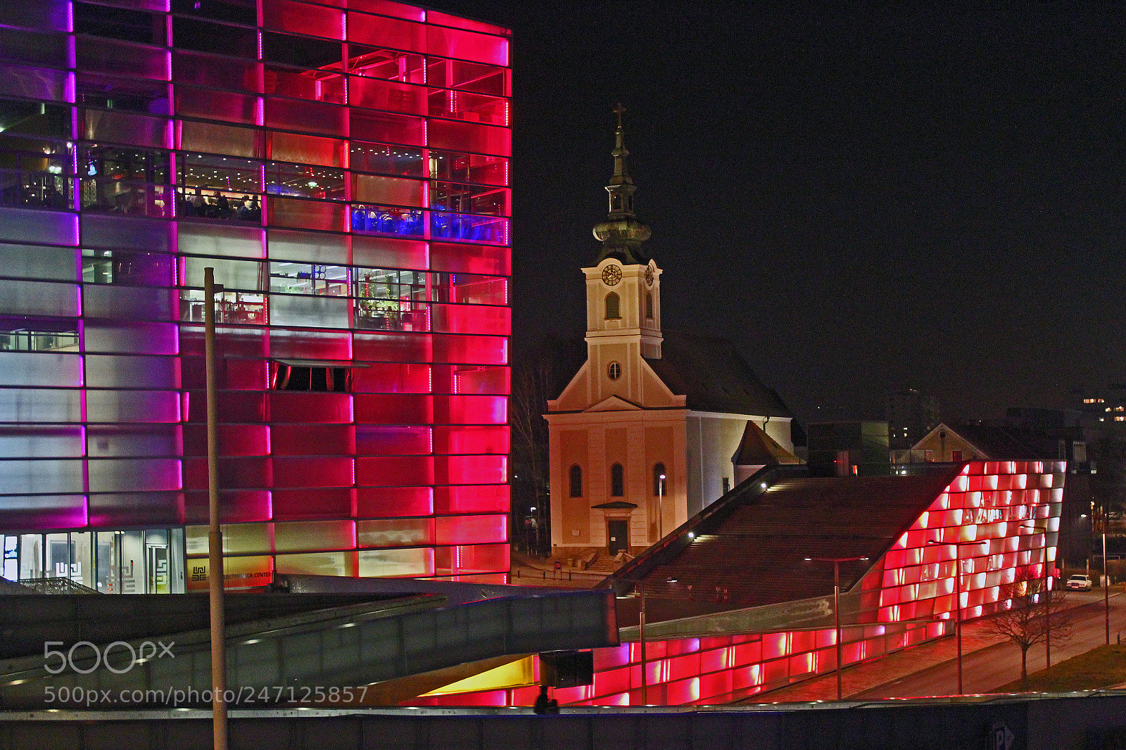 Canon EOS 600D (Rebel EOS T3i / EOS Kiss X5) sample photo. Red light, linz photography