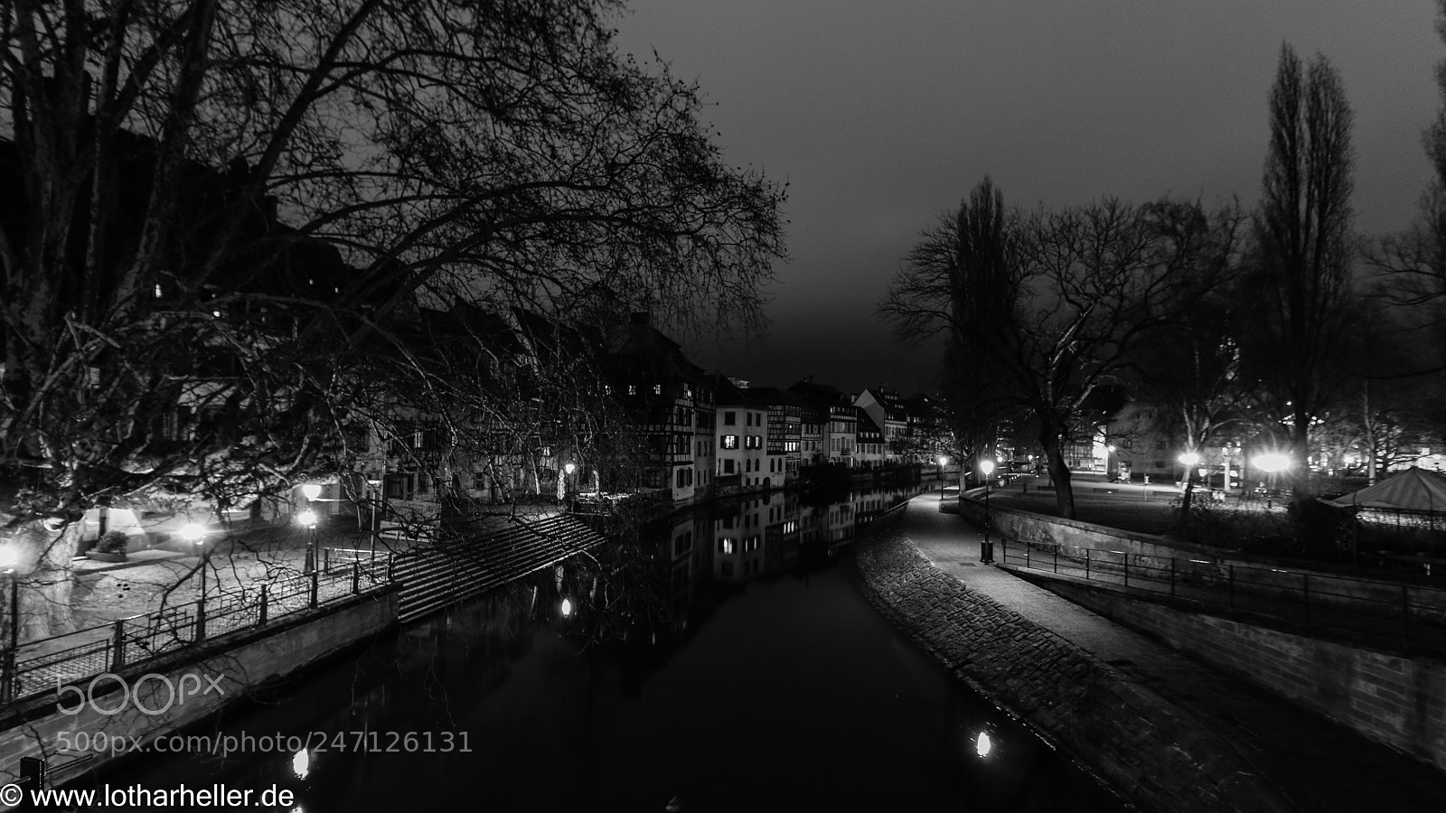 Canon EOS 750D (EOS Rebel T6i / EOS Kiss X8i) sample photo. Strassburg night bw photography