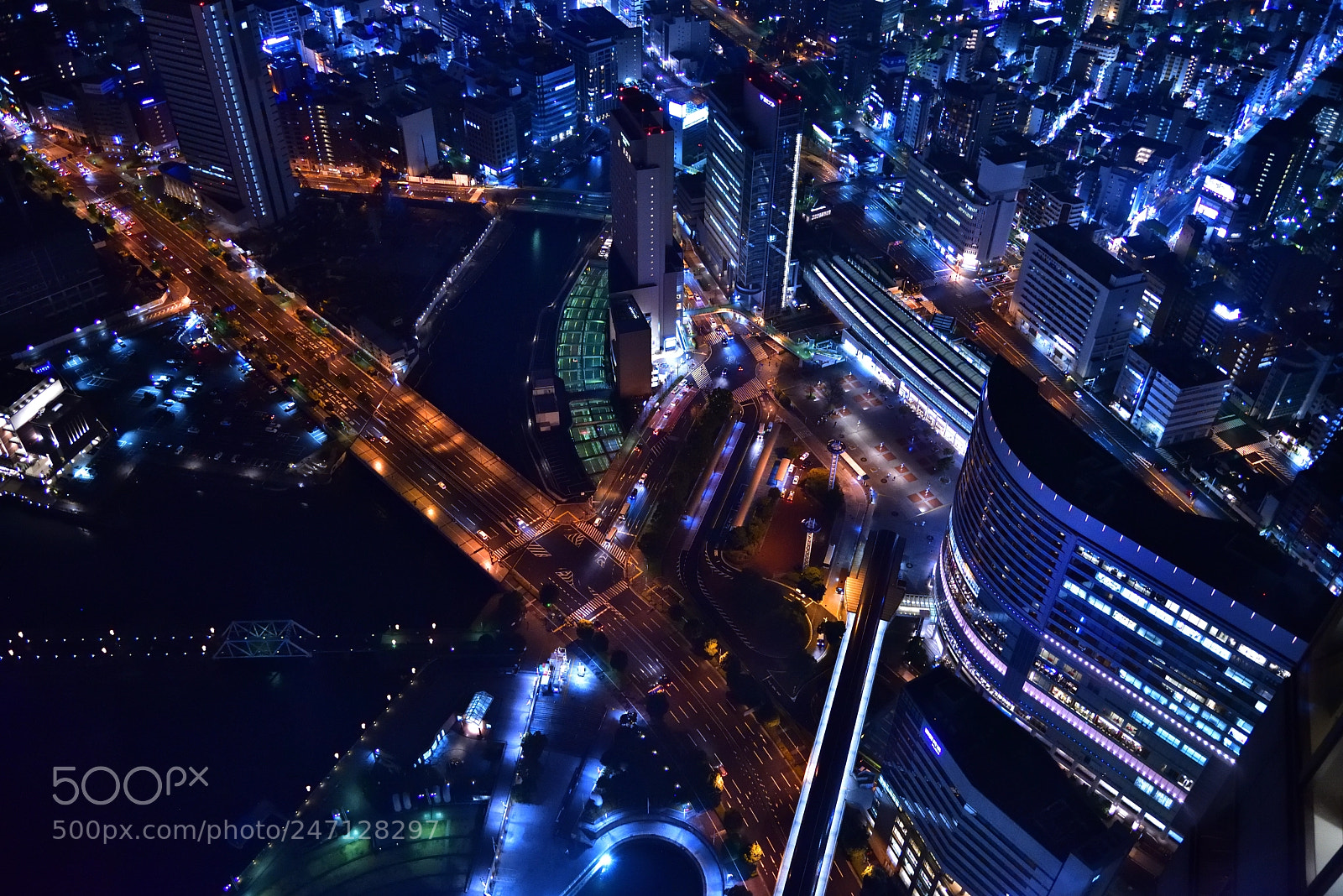 Nikon AF-S Nikkor 24-120mm F4G ED VR sample photo. Night light photography