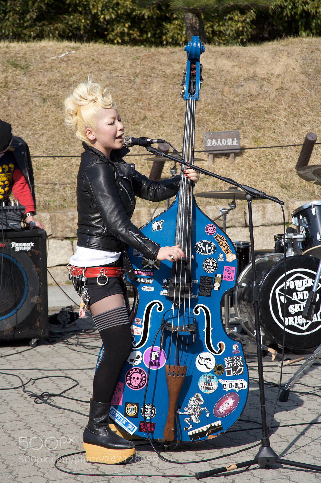Canon EOS 5D sample photo. Musician in osaka photography
