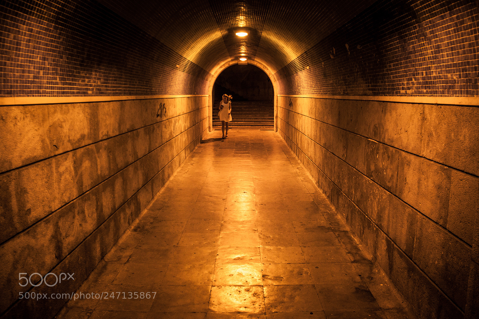 Canon EOS 500D (EOS Rebel T1i / EOS Kiss X3) sample photo. Walking in the tunnel photography