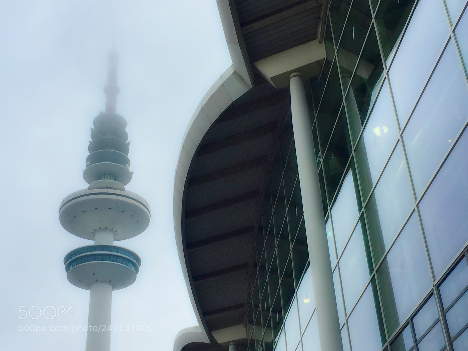 Apple iPhone 6 sample photo. Hamburg radio tower and photography